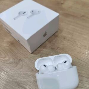 Apple White Earbuds with Case